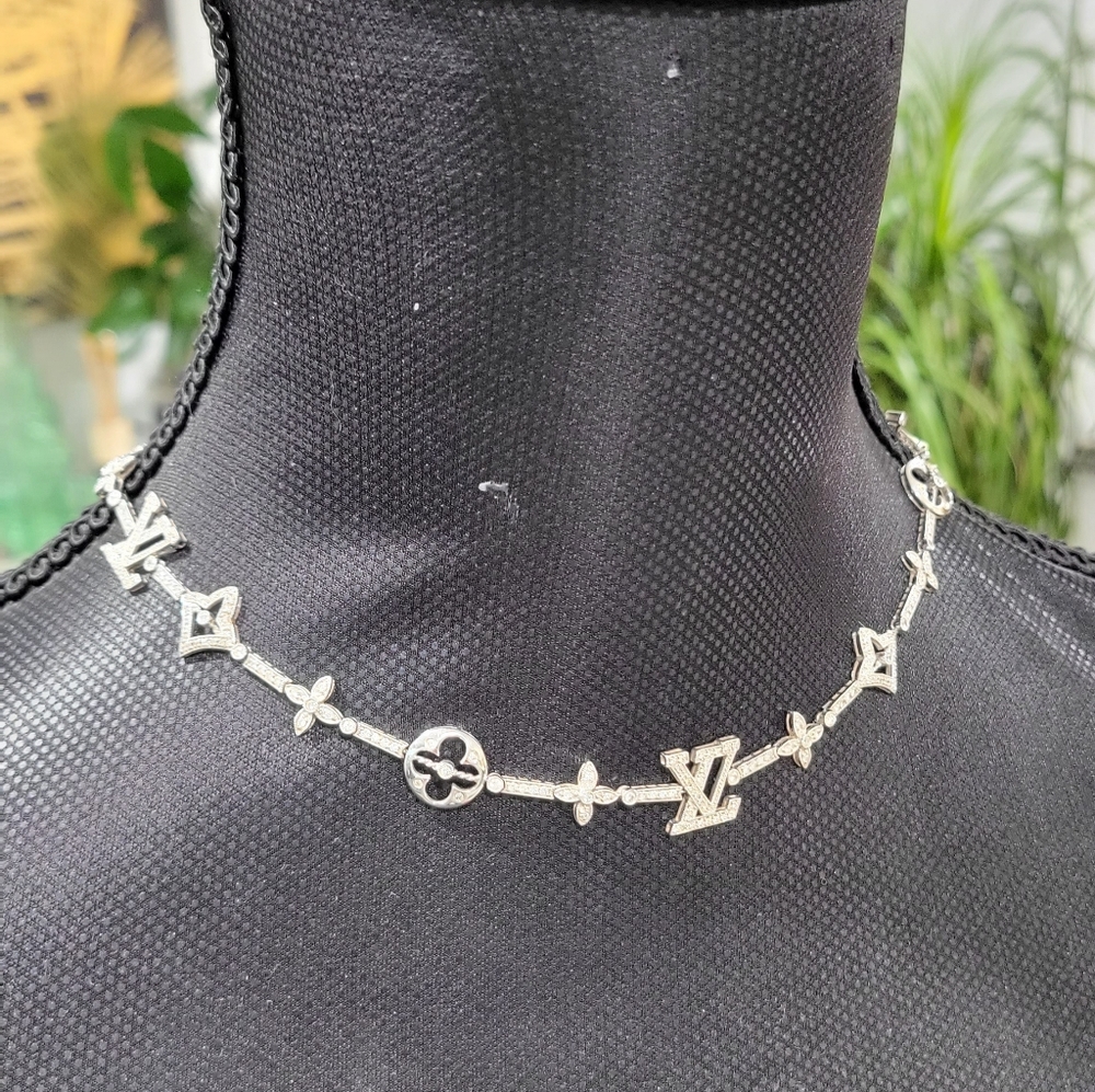 18k White Gold LV Choker Necklace
